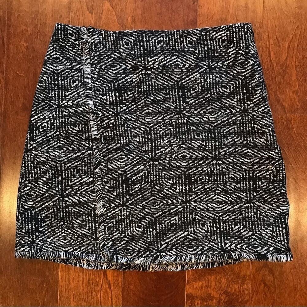 Banana Republic Faux Wrap Black and White Woven Geometric Mini Skirt, Size 4